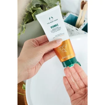 The Body Shop Vitamin C Arındırıcı Krem Tüp Yüz Peelingi 100 ml