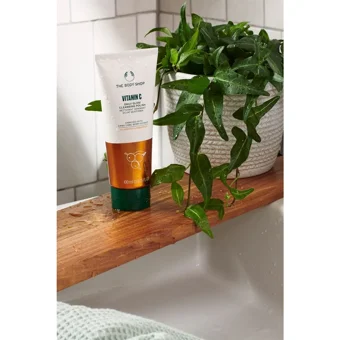 The Body Shop Vitamin C Arındırıcı Krem Tüp Yüz Peelingi 100 ml