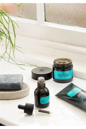 The Body Shop Himalayan Charcoal Siyah Nokta Karşıtı Serum Şişe Yüz Peelingi