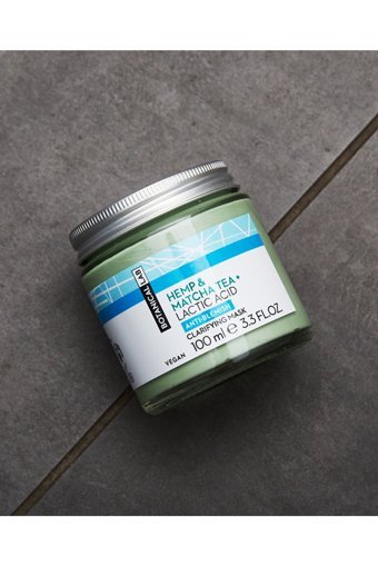 Botanicallab Kenevir, Maça Çayı ve Laktik Asit Içeren Arındırıcı Aloe Veralı Krem Yüz Maskesi 100 ml