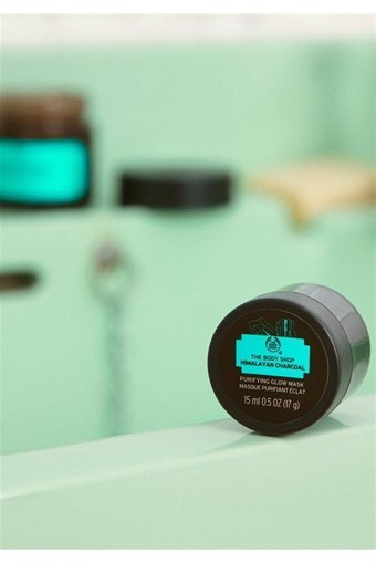 The Body Shop Himalayan Charcoal Killi Nemlendiricili Krem Yüz Maskesi