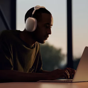 Apple AirPods Max MGYN3TU/A 3 Lightning Mikrofonlu Bluetooth 5.0 Silikonsuz Gürültü Önleyici Kablosuz Kulak Üstü Bluetooth Kulaklık Yeşil