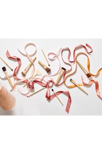 Jane Iredale Bükülmüş Eyeliner Fırçası