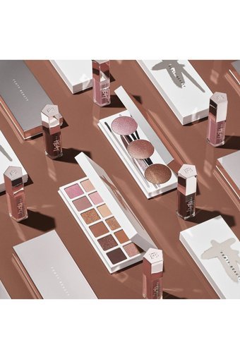 Fenty Beauty Fenty Glow Heat Nemlendiricili Dudak Parlatıcısı Açık Bordo