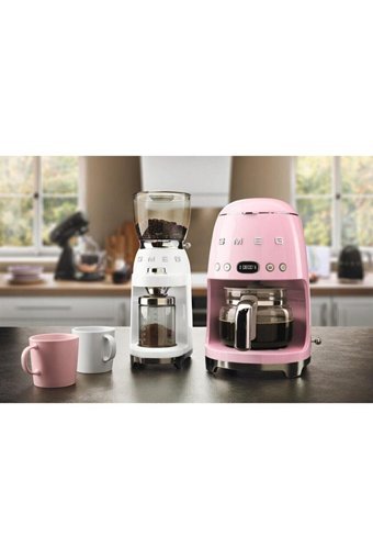 Smeg DCF02 50's Retro Style Zaman Ayarlı Paslanmaz Çelik Filtreli Karaf 1.4 L Hazne Kapasiteli 10 Fincan Akıllı 1050 W Pembe Filtre Kahve Makinesi