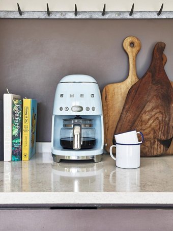 Smeg 50'S Style Zaman Ayarlı Paslanmaz Çelik Filtreli Karaf 1.25 L Hazne Kapasiteli 4 Fincan Akıllı 1050 W Mavi Filtre Kahve Makinesi