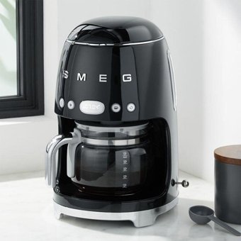Smeg Zaman Ayarlı Paslanmaz Çelik Filtreli Karaf 1.4 L Hazne Kapasiteli 10 Fincan Akıllı 1050 W Siyah Filtre Kahve Makinesi
