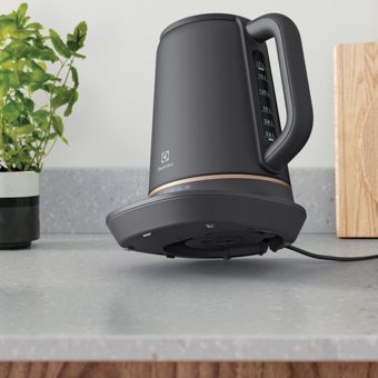 Electrolux Explore 7 E7K1-6BP Çelik 1.7 lt 2400 W Işıklı Modern İnox Kettle