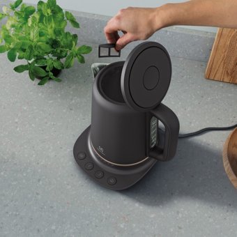 Electrolux Explore 7 E7K1-6BP Çelik 1.7 lt 2400 W Işıklı Modern İnox Kettle