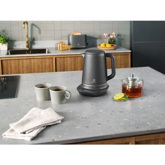 Electrolux Explore 7 E7K1-6BP Çelik 1.7 lt 2400 W Işıklı Modern İnox Kettle