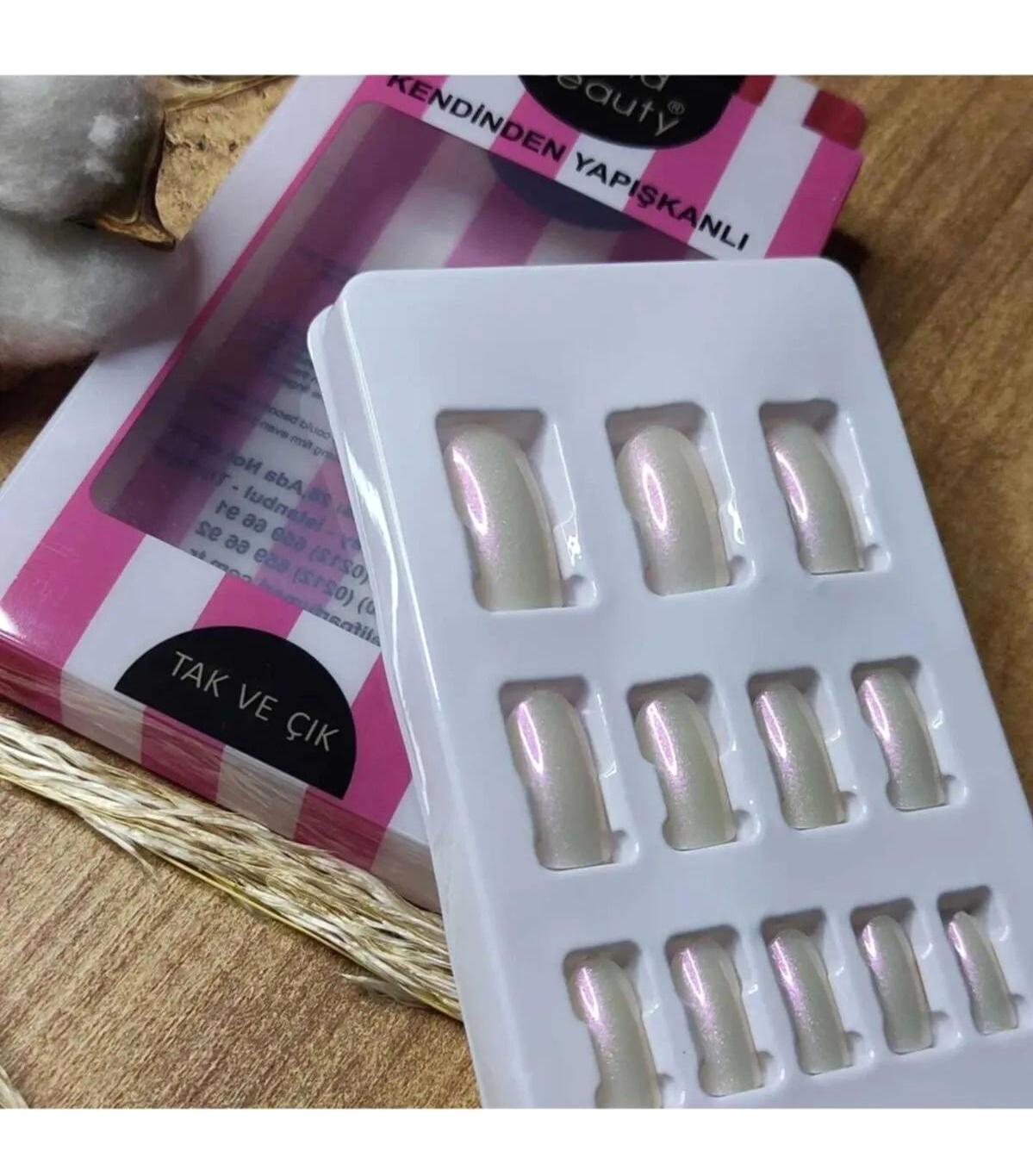 Gold Beauty Parlak 12'li Kare Beyaz - Siyah Takma Tırnak
