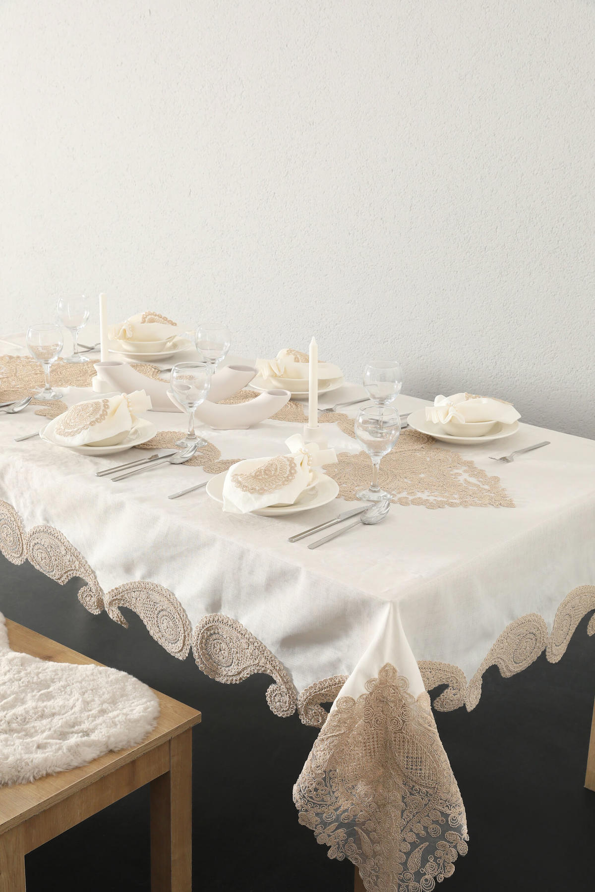 Favora Polyester 155 x 230 cm Dikdörtgen Masa Örtüsü Vizon