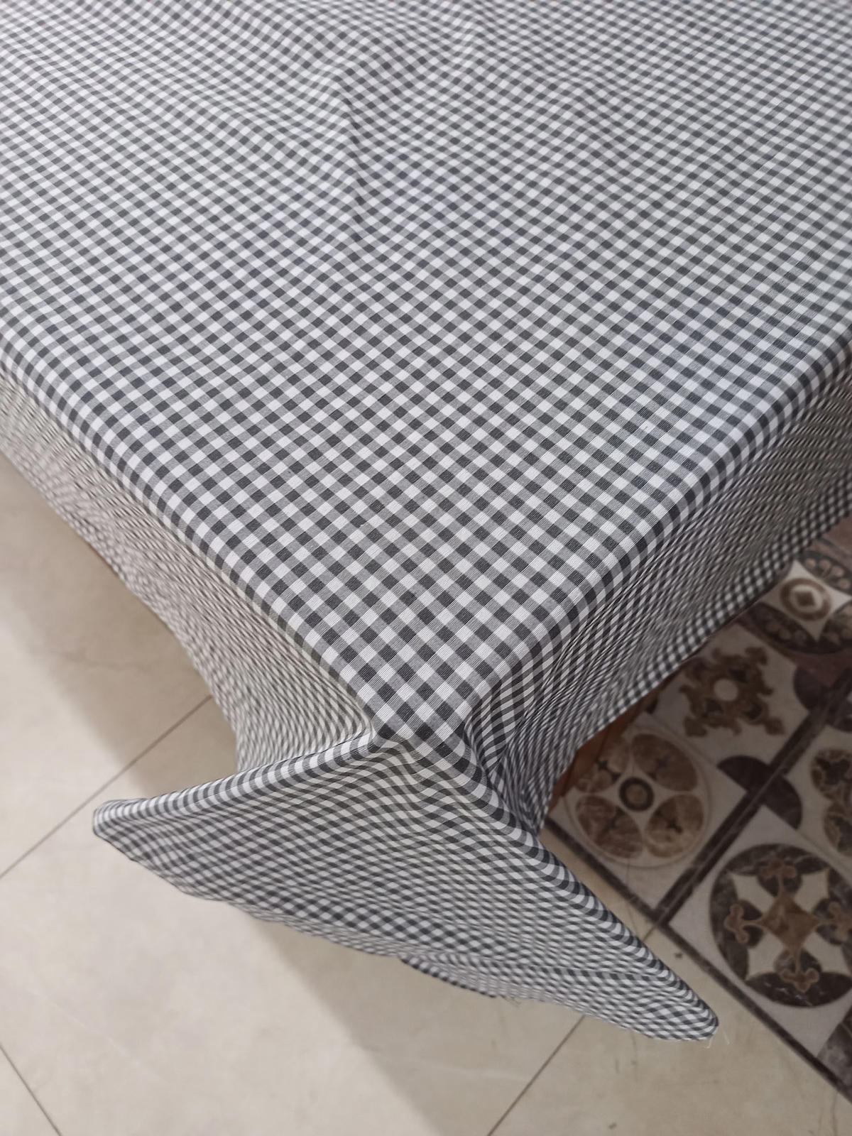 Ateşler Manifatura Pamuk-Polyester 130 x 160 cm Dertsiz Dikdörtgen Masa Örtüsü Gri